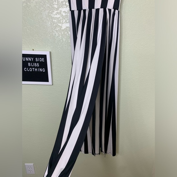 Best Cody Black and White Stripped Stretchy Maxi Skirt W/ Slits Size Medium - Picture 4 of 9